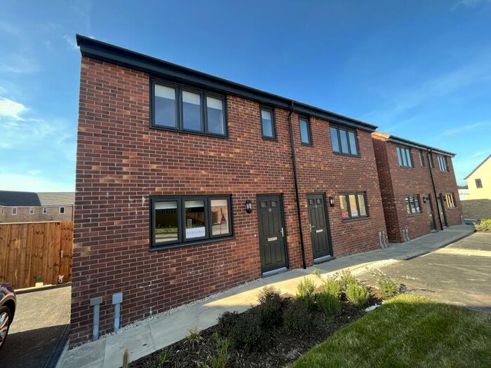 3 Bedroom Semi-Detached House To Rent In Limestone Avenue, Clay Cross, S45