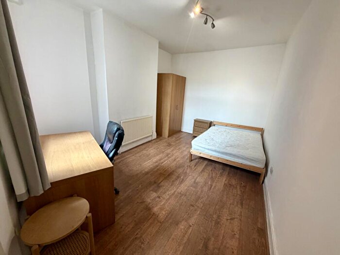 5 Bedroom Apartment To Rent In Wilmslow Road, Fallowfield, M14