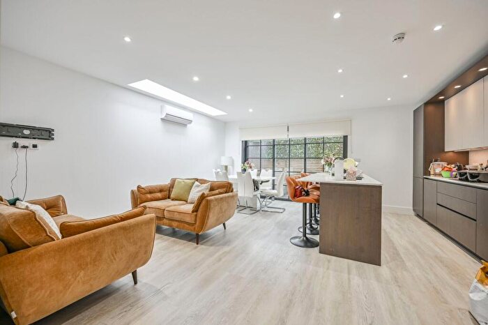 3 Bedroom Flat To Rent In Belford House, Forest Gate, London, E7