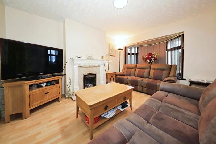 3 Bedroom Semi-Detached House For Sale In Pool Hall Crescent, Wolverhampton, WV3
