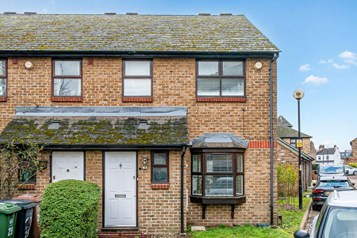 3 Bedroom End Of Terrace House For Sale In Croftongate Way, London, SE4