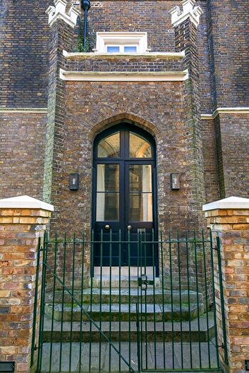 2 Bedroom Flat For Sale In Church Grove, Hampton Wick, KT1