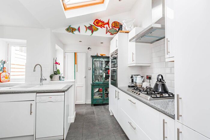2 Bedroom House To Rent In Tennyson Road, Stratford, London, E15