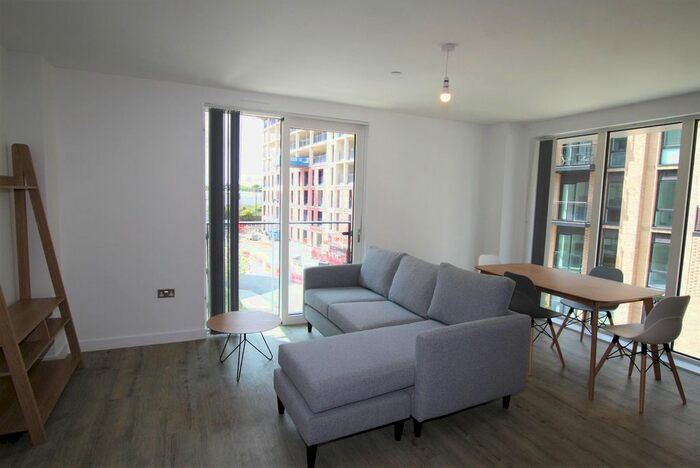 2 Bedroom Flat To Rent In Lockgate Square, Salford, M5