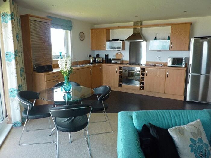 2 Bedroom Flat To Rent In Flat, Cwrt Mary Welch, Pentre Doc Y Gogledd, Llanelli, SA15