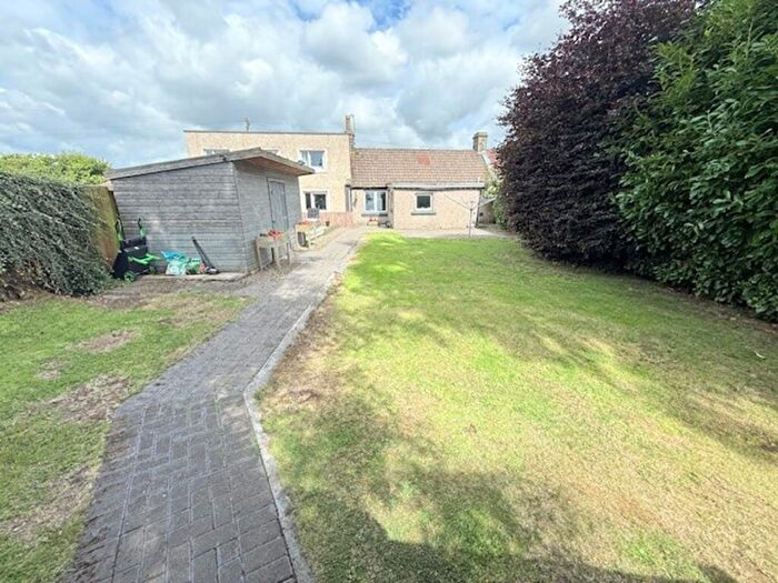 1 Bedroom Cottage For Sale In Main Street, Coaltown, KY7