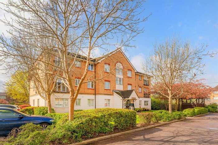 2 Bedroom Apartment For Sale In Tysoe Avenue, Enfield, EN3