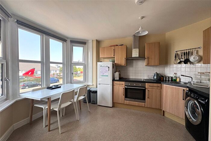 2 Bedroom Flat For Sale In Farnborough Road, Farnborough, Hampshire, GU14
