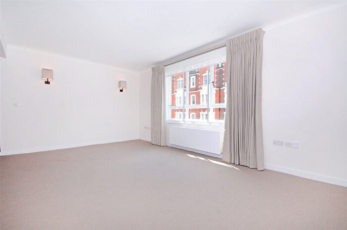 2 Bedroom Flat To Rent In Wedderburn House, Lower Sloane Street, SW1W