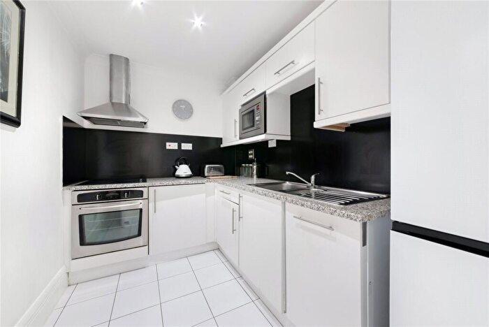 2 Bedroom Apartment To Rent In Lawn House Close, London, E14