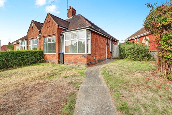 2 Bedroom Bungalow For Sale In Kingsley Road, Northampton, Northamptonshire, NN2