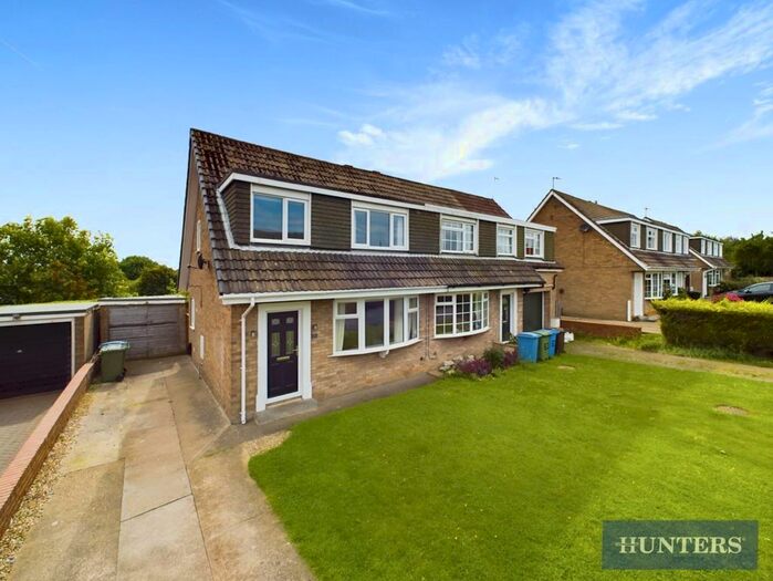 3 Bedroom Semi-Detached House For Sale In Seafield Avenue, Scarborough, YO11