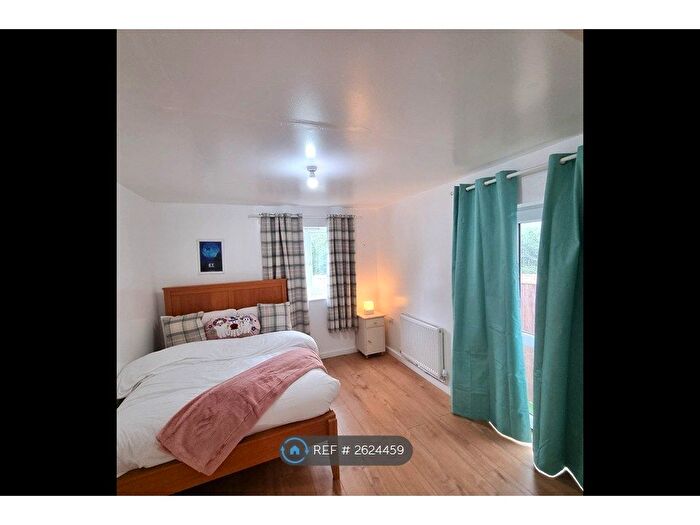 2 Bedroom Flat To Rent In Forge Lane, Medway, ME7