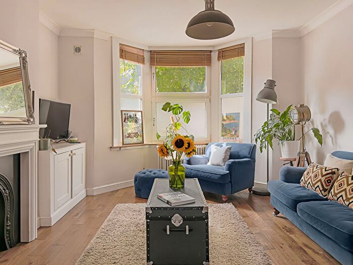 2 Bedroom Flat For Sale In Chalfont Road, London, SE25