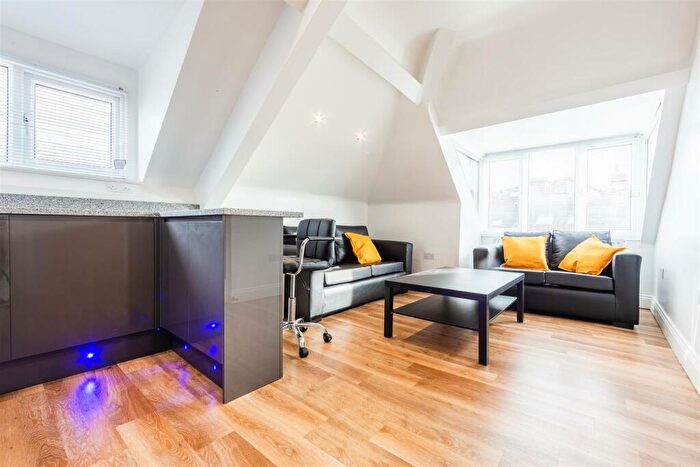 4 Bedroom Apartment To Rent In Queens Road, Jesmond, Newcastle Upon Tyne, NE2