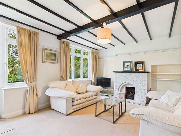 4 Bedroom Semi-Detached House To Rent In Vale Lane, Acton, W3