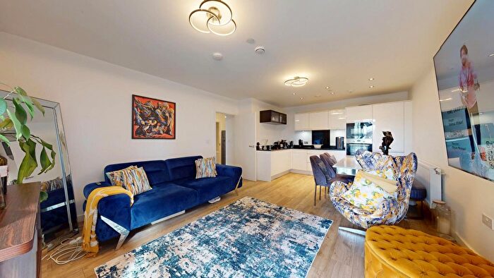 1 Bedroom Flat To Rent In Lakeside Drive, London, NW10