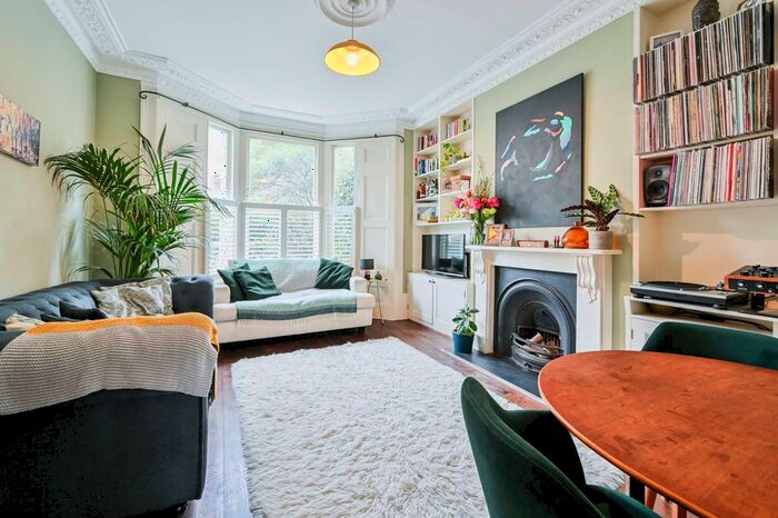 2 Bedroom Flat To Rent In Blythwood Road, Stroud Green, London, N4