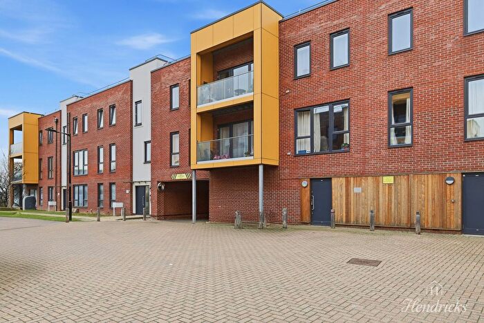 2 Bedroom Flat For Sale In Cole Avenue, Southend-On-Sea, SS2