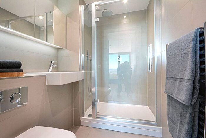2 Bedroom Flat To Rent In Uncle Elephant And Castle, Elephant And Castle, London, SE11