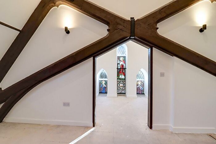2 Bedroom Flat For Sale In Longcross Road, Longcross, Chertsey, KT16