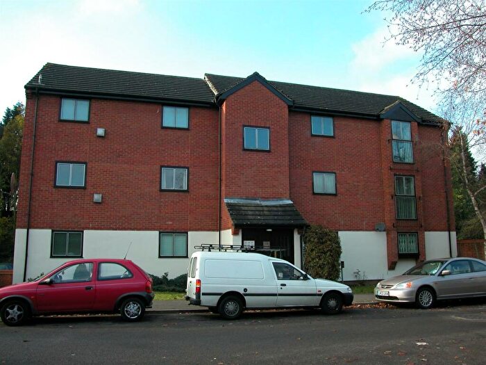 Studio To Rent In Wheatley Close, Hendon, London, NW4