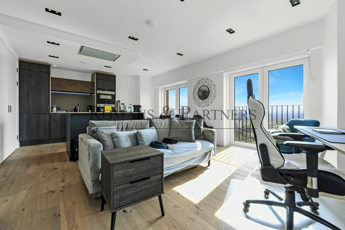 1 Bedroom Flat To Rent In Keybridge Tower, Nine Elms, SW8