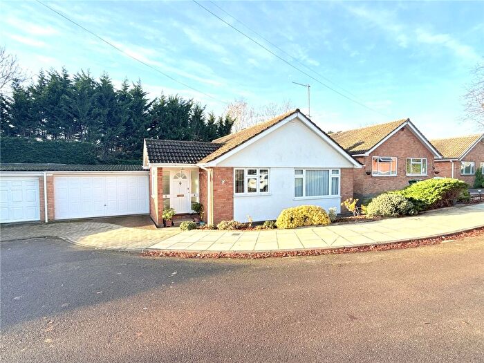 2 Bedroom Detached House For Sale In Silvercliffe Gardens, Barnet, EN4