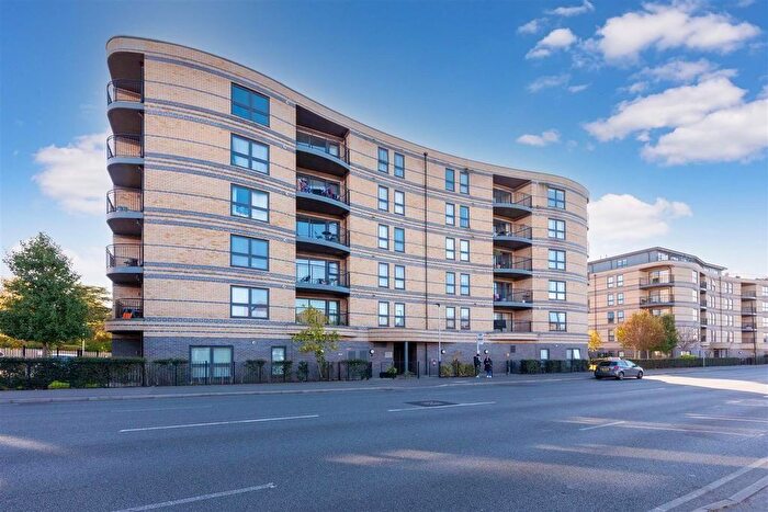 2 Bedroom Flat For Sale In Windsor Road, Slough, Berkshire, SL1