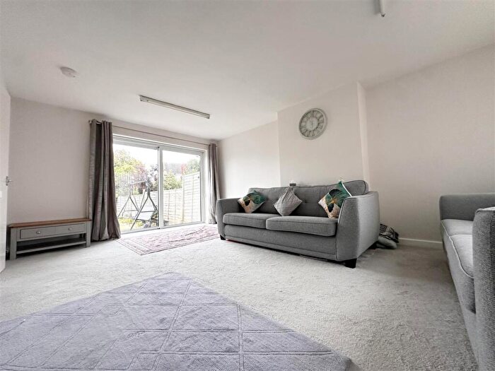 3 Bedroom Semi-Detached House For Sale In Shenley Road, Wigston, LE18