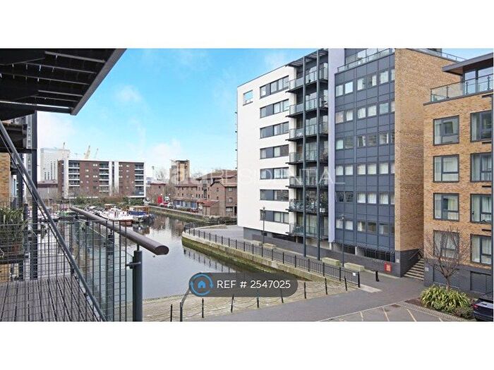 2 Bedroom Flat To Rent In Boardwalk Place, London, E14