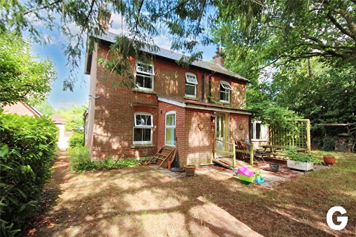 3 Bedroom Detached House For Sale In Fir Tree Hill, Alderholt, Fordingbridge, Hampshire, SP6