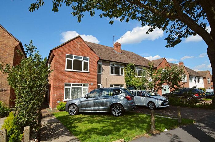 2 Bedroom Maisonette To Rent In Effingham Close, Sutton, SM2