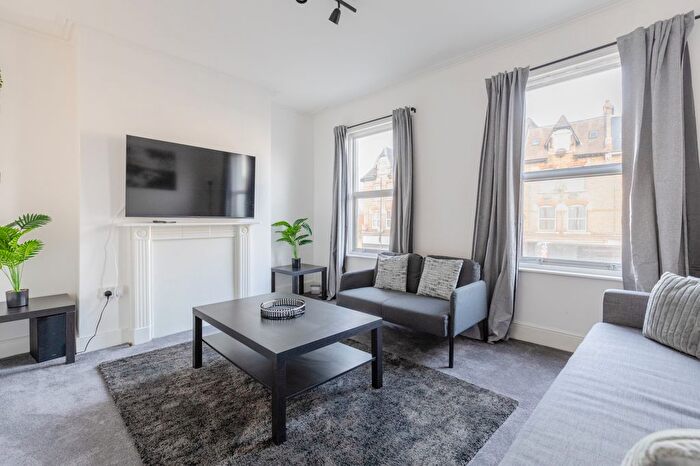 2 Bedroom Flat To Rent In Goldhawk Road, London, W12