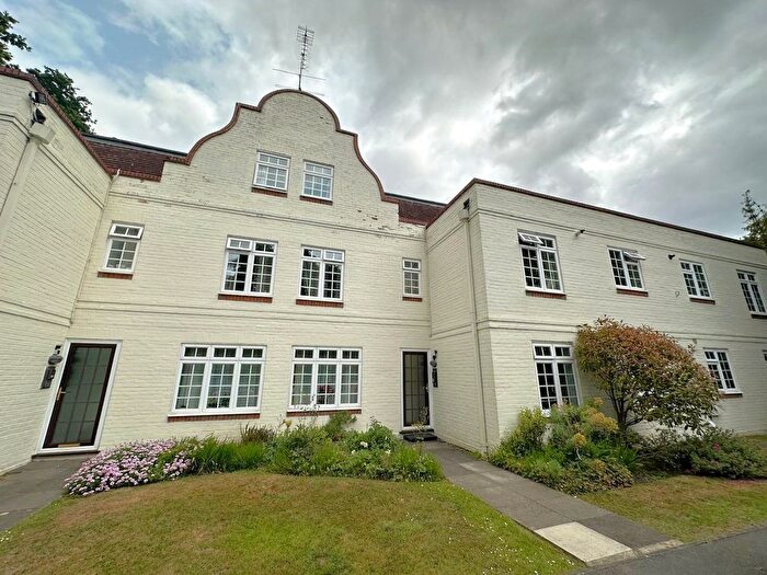 2 Bedroom Flat To Rent In Ivy Drive, Camberley, Surrey, GU18