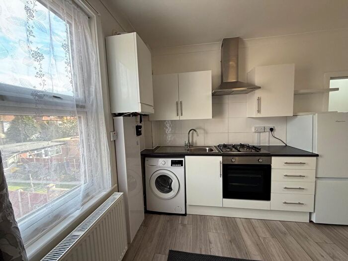 2 Bedroom Flat To Rent In Ilford, IG1