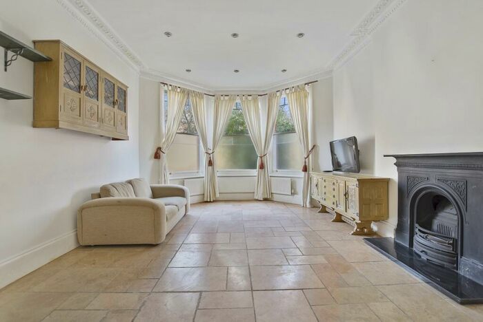 3 Bedroom Flat To Rent In Rondu Road London, NW2