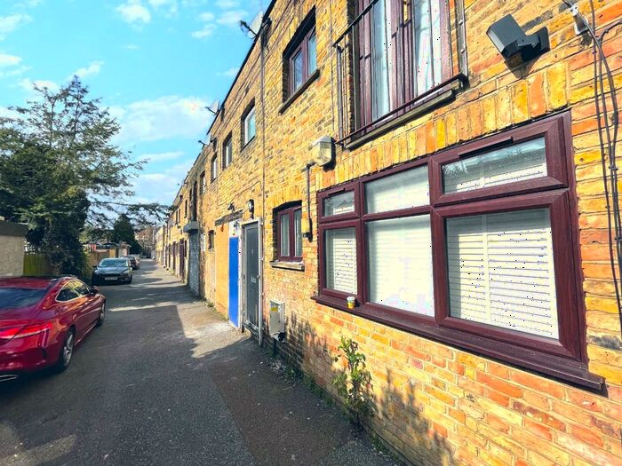 Studio To Rent In Knotts Green Mews, Leyton, London, E10