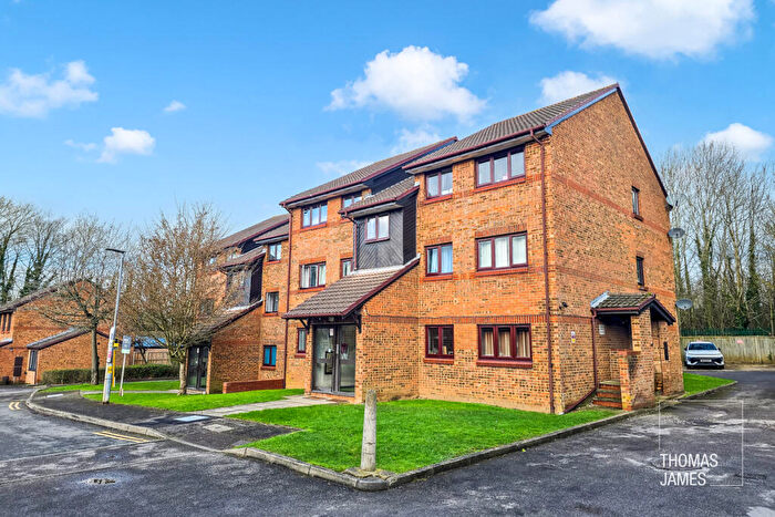 2 Bedroom Flat To Rent In Tudor Close, Hertfordshire, AL10