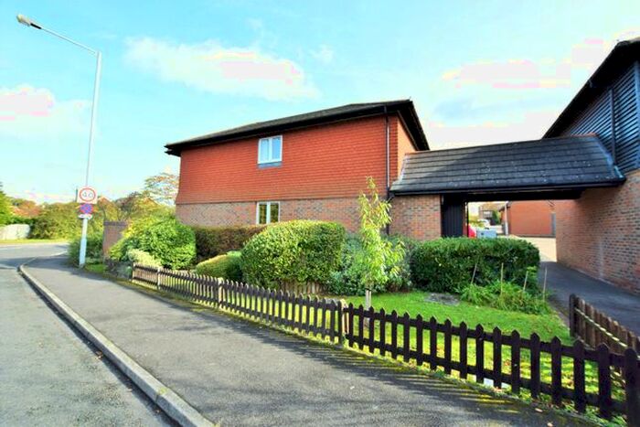 1 Bedroom Flat To Rent In Shakespeare Way, Warfield, Bracknell, Berkshire, RG42