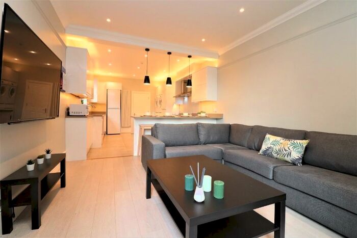 8 Bedroom House To Rent In Westridge Road, SO17