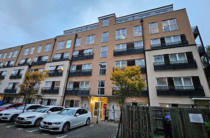 2 Bedroom Flat For Sale In Greenbank Court, Lanadron Close, Isleworth, TW7