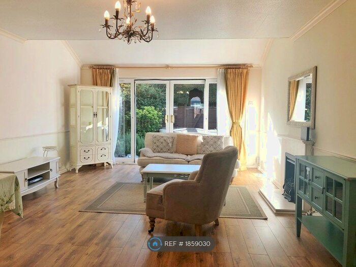 3 Bedroom Terraced House To Rent In Cardinal Close, Caversham, Reading, RG4