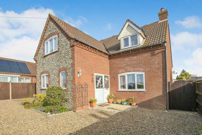 3 Bedroom Detached House For Sale In Whimpwell Green, Happisburgh, Norwich, NR12