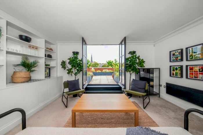 2 Bedroom Apartment To Rent In Lordship Lane, East Dulwich, London, SE22