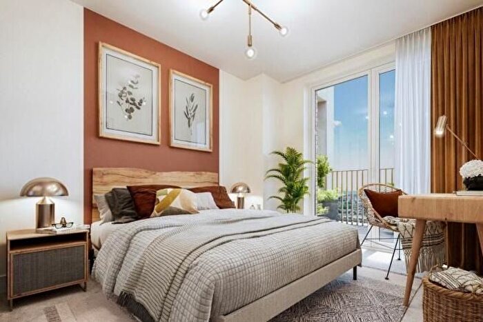 1 Bedroom Flat For Sale In Heron Wharf, Leven Road, London, E14