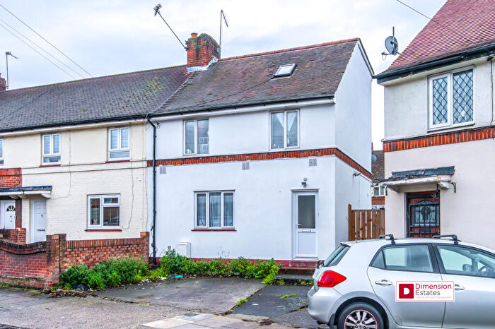 4 Bedroom Terraced House To Rent In Streimer Road, Stratford, London, E15