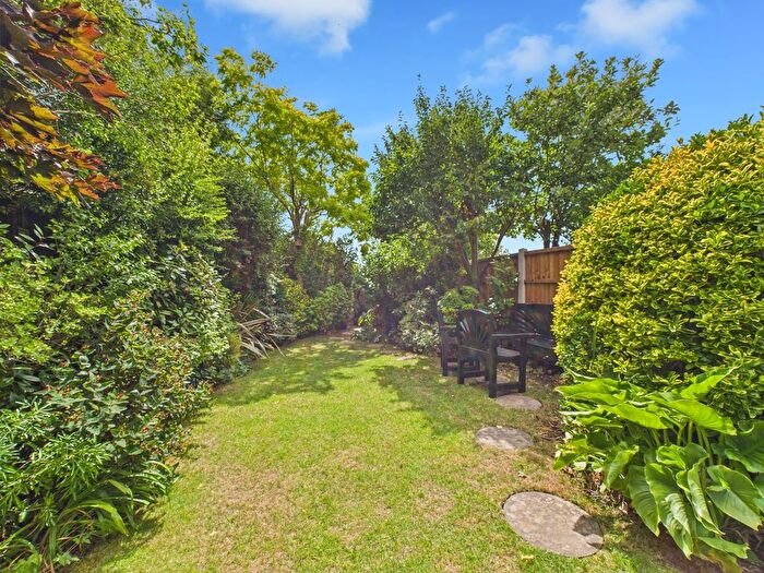 3 Bedroom Semi-Detached House For Sale In Tudor Way, Hockley, Essex, SS5