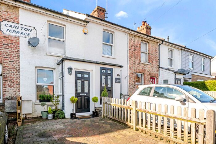 2 Bedroom Terraced House For Sale In Queens Road, TN6