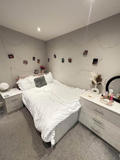 2 Bedroom Flat To Rent In Victoria Road, Leeds, LS6